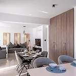 Apartamento Celeste 402 - Luxury 3 Bedroom Penthouse *
