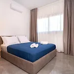 Celeste 402 - Luxury 3 Bedroom Penthouse *