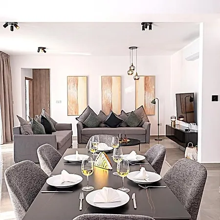 Celeste 402 - Luxury 3 Bedroom Penthouse