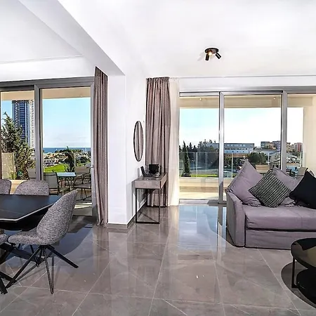 Celeste 402 - Luxury 3 Bedroom Penthouse