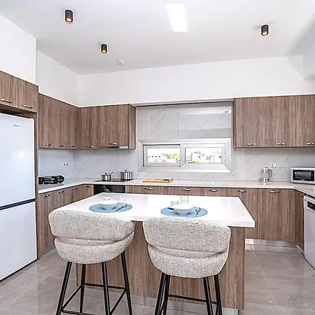 Celeste 402 - Luxury 3 Bedroom Penthouse Appartement *