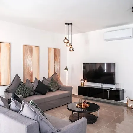 Celeste 402 - Luxury 3 Bedroom Penthouse Appartement *