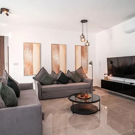 Celeste 402 - Luxury 3 Bedroom Penthouse Appartement *