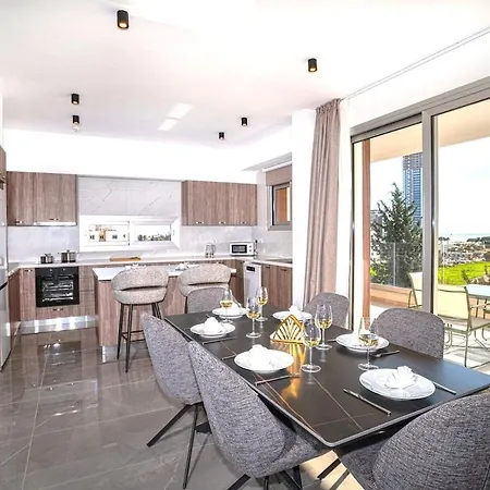 Celeste 402 - Luxury 3 Bedroom Penthouse 아파트 레메소스
