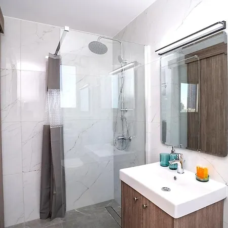 아파트 Celeste 402 - Luxury 3 Bedroom Penthouse 레메소스