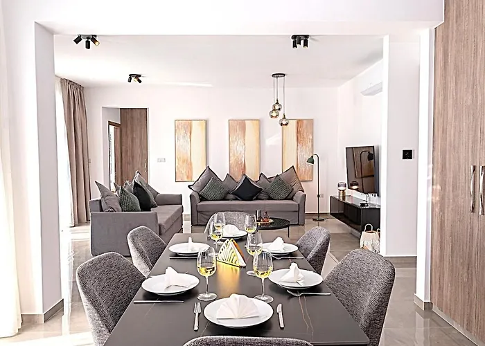 Celeste 402 - Luxury 3 Bedroom Penthouse