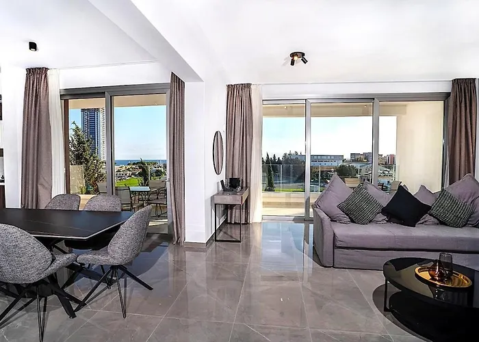 Celeste 402 - Luxury 3 Bedroom Penthouse