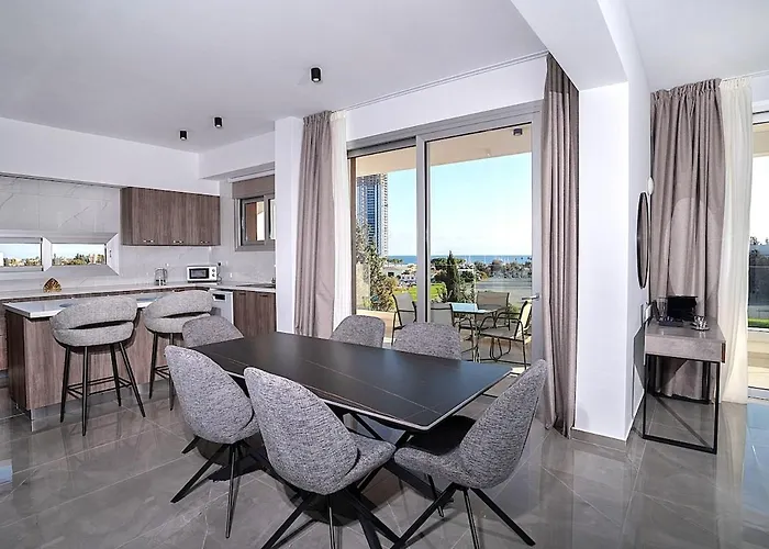 Celeste 402 - Luxury 3 Bedroom Penthouse アパート リマソール