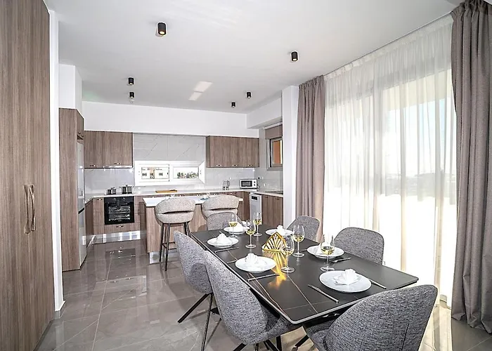 アパート Celeste 402 - Luxury 3 Bedroom Penthouse リマソール