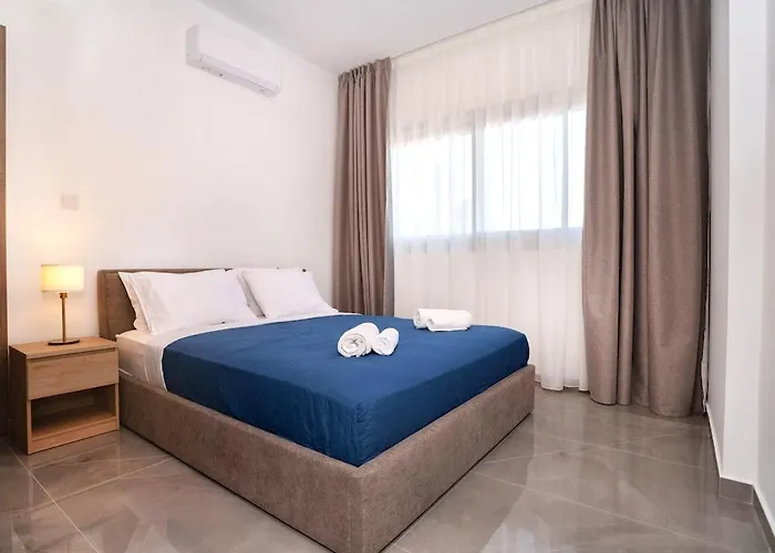 Celeste 402 - Luxury 3 Bedroom Penthouse *