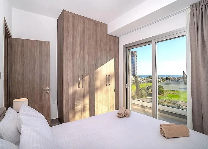 アパート Celeste 402 - Luxury 3 Bedroom Penthouse リマソール